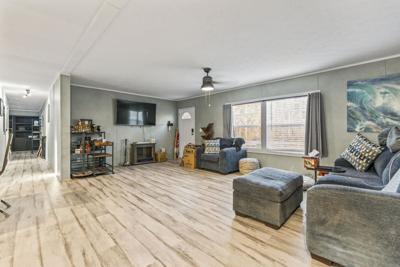 616 Highway 57 N Photo 12