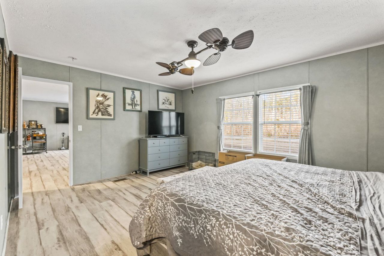 616 Highway 57 N Photo 15