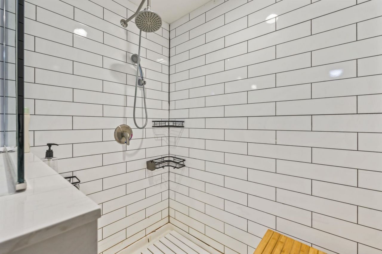 616 Highway 57 N Photo 17