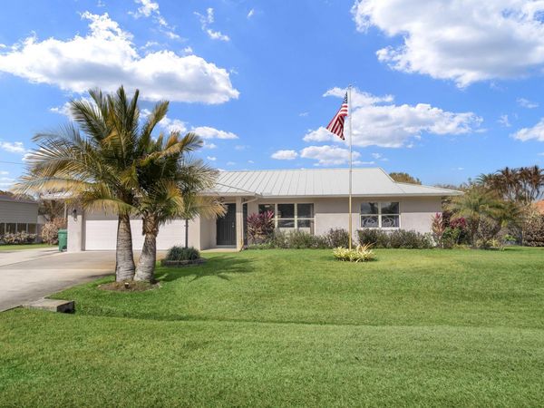 2033 SE Allamanda Drive, Port St. Lucie, FL 34952