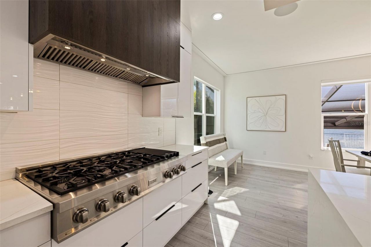 3830 Shore Acres Boulevard Ne, Saint Petersburg, FL 33703 Photo