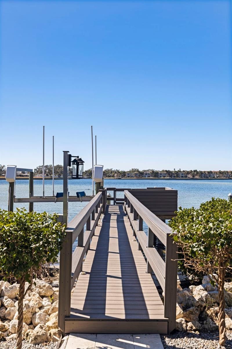 3830 Shore Acres Boulevard Ne, Saint Petersburg, FL 33703 Photo