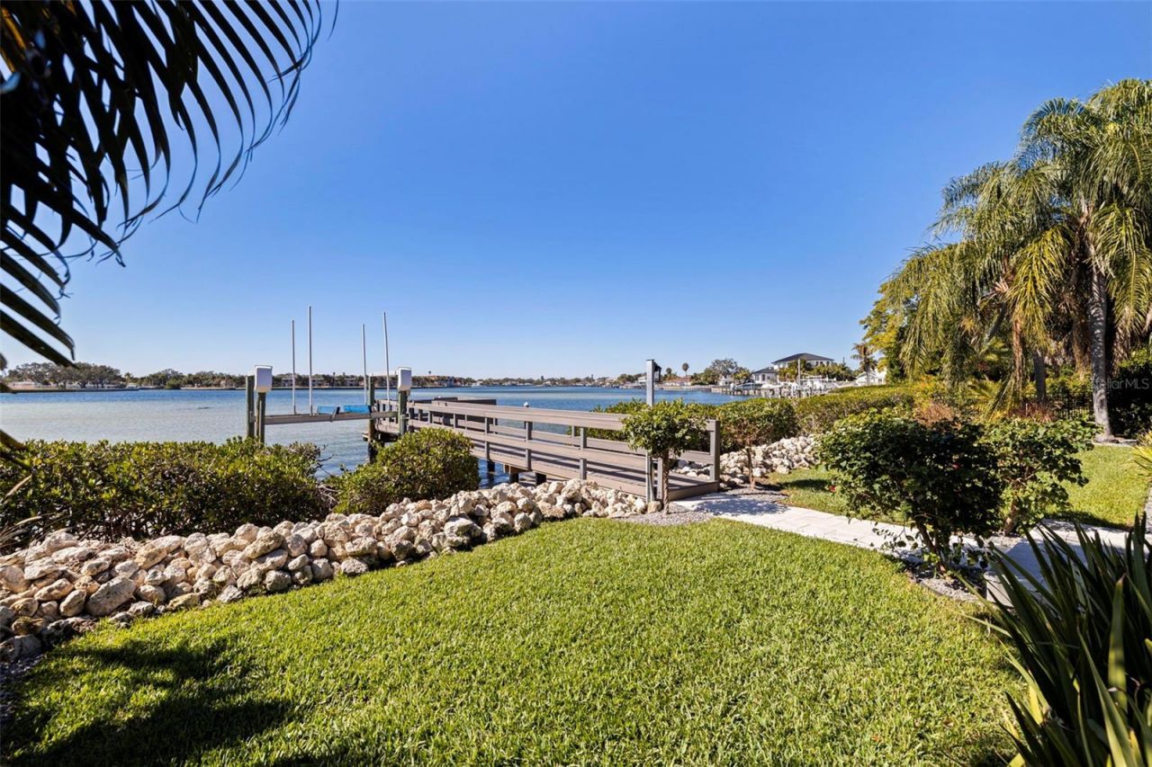 3830 Shore Acres Boulevard Ne, Saint Petersburg, FL 33703 Photo