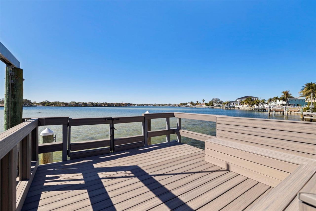 3830 Shore Acres Boulevard Ne, Saint Petersburg, FL 33703 Photo