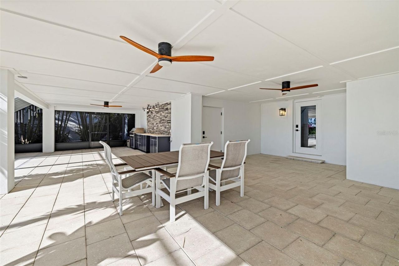 3830 Shore Acres Boulevard Ne, Saint Petersburg, FL 33703 Photo