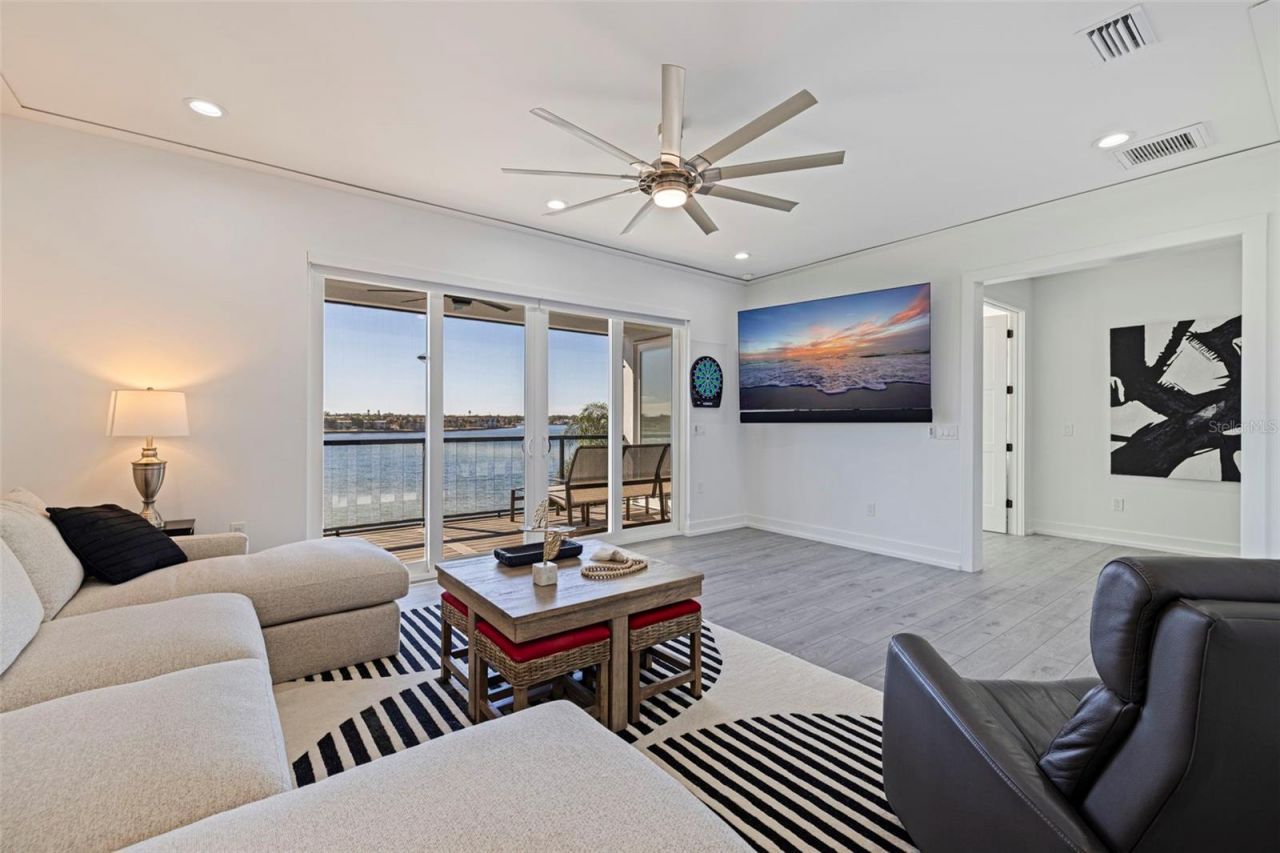 3830 Shore Acres Boulevard Ne, Saint Petersburg, FL 33703 Photo