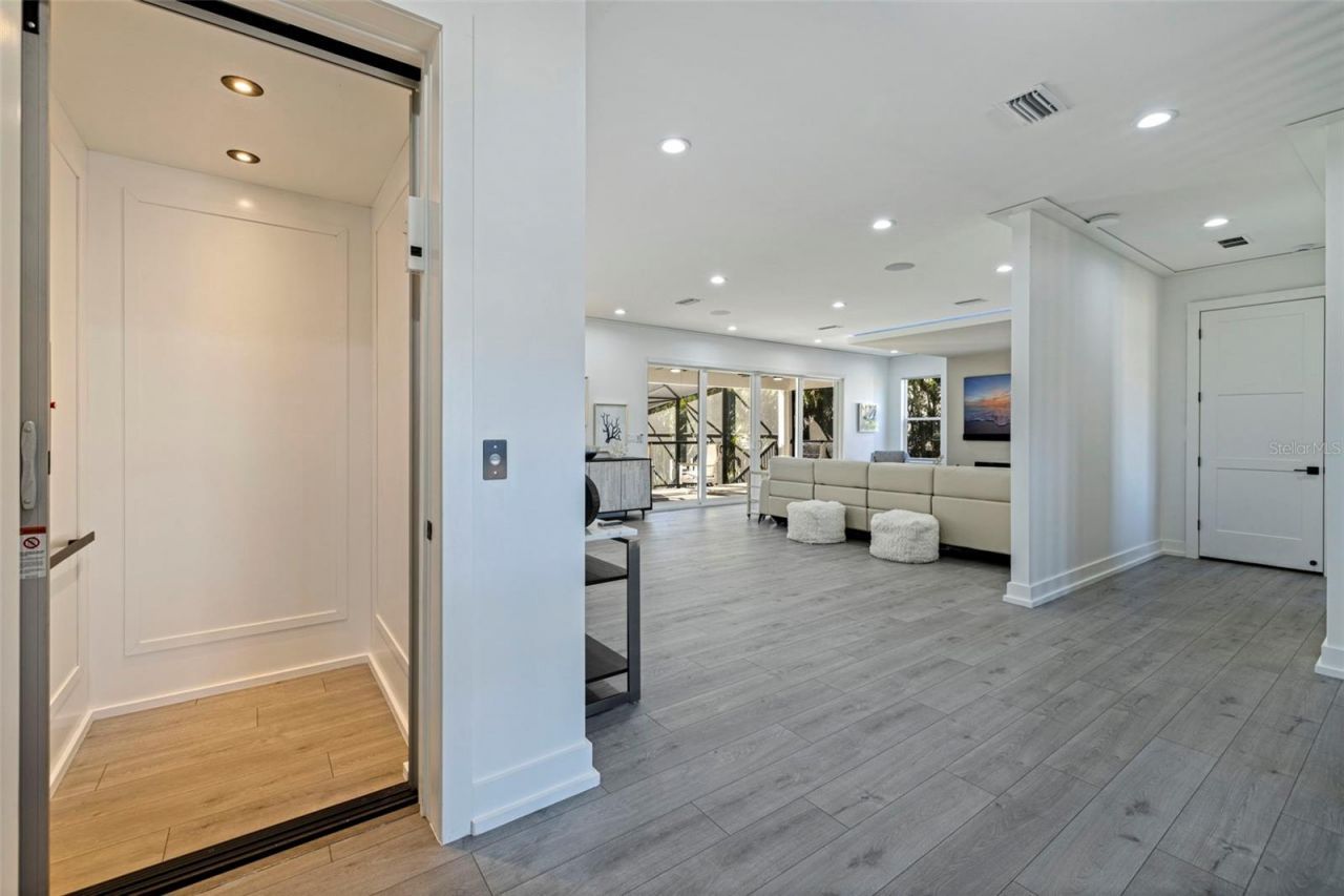 3830 Shore Acres Boulevard Ne, Saint Petersburg, FL 33703 Photo