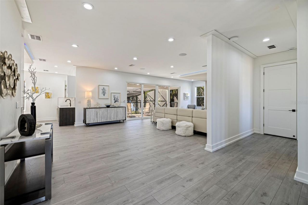 3830 Shore Acres Boulevard Ne, Saint Petersburg, FL 33703 Photo