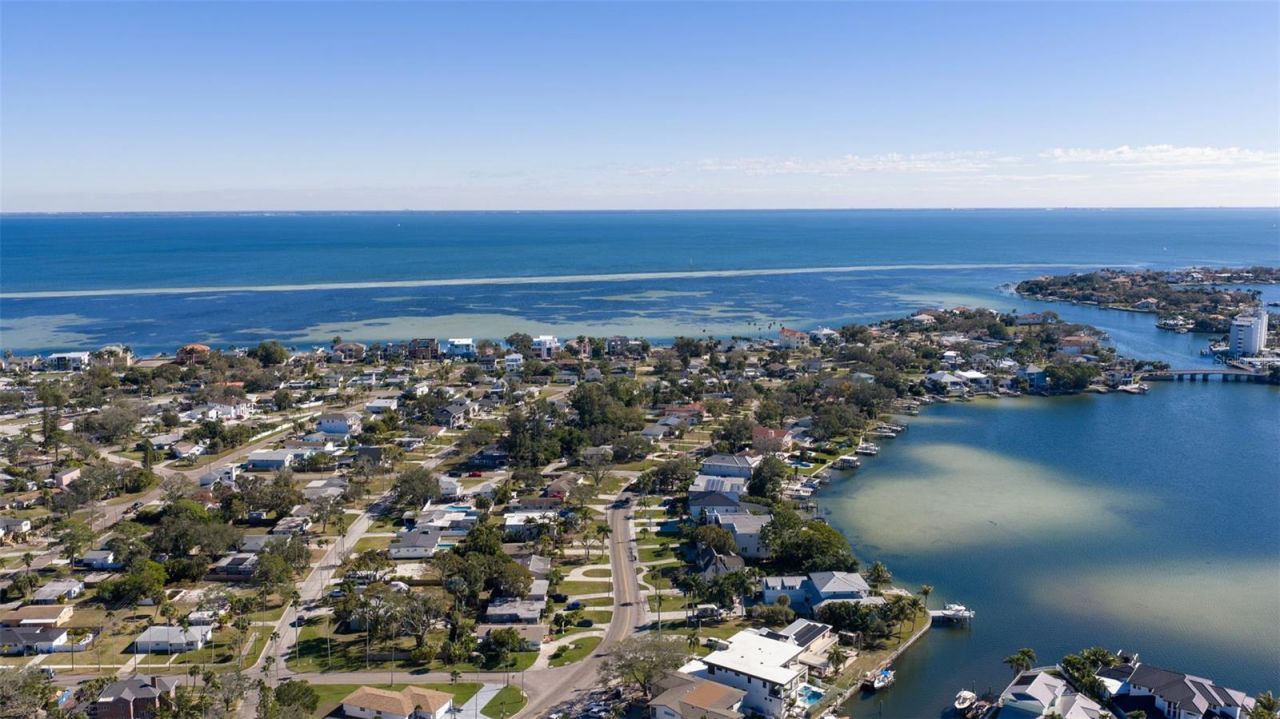 3830 Shore Acres Boulevard Ne, Saint Petersburg, FL 33703 Photo