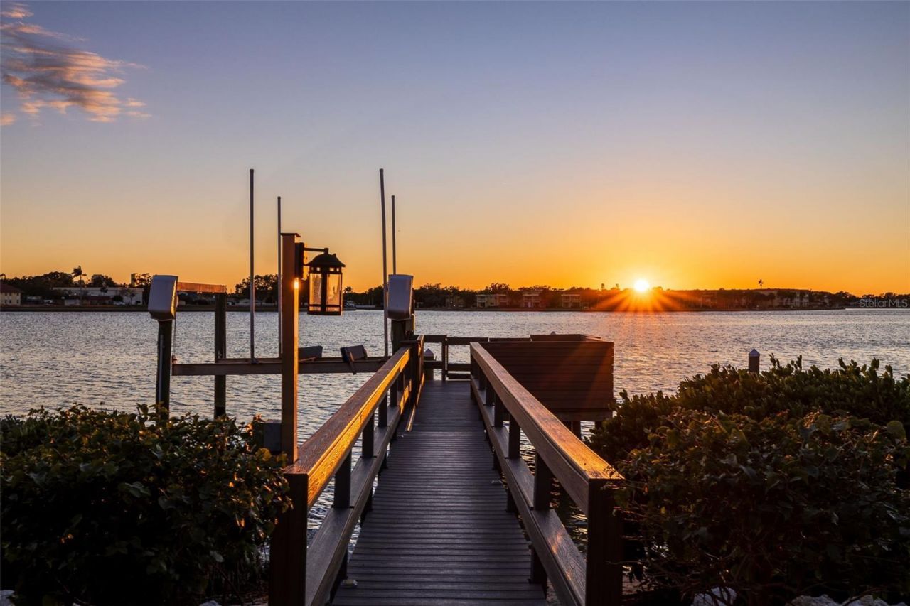 3830 Shore Acres Boulevard Ne, Saint Petersburg, FL 33703 Photo