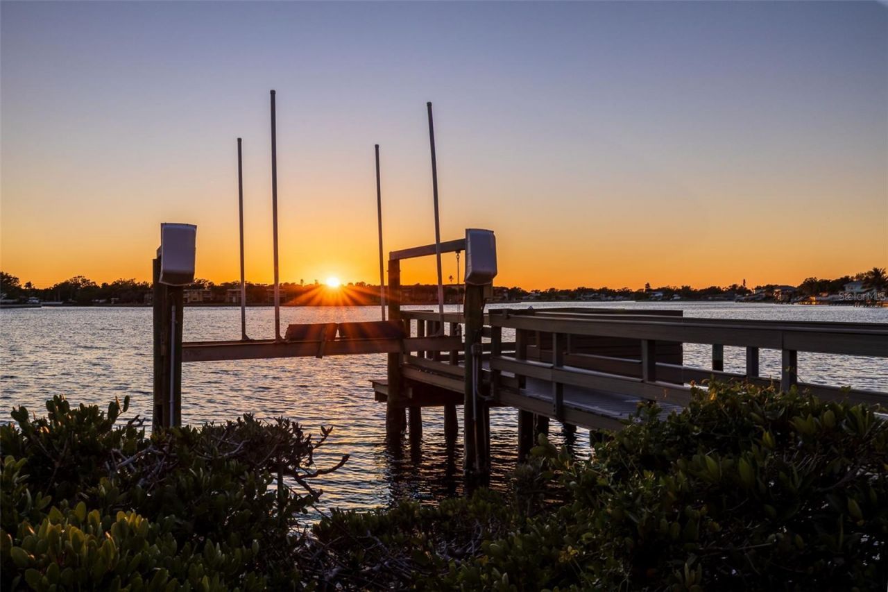 3830 Shore Acres Boulevard Ne, Saint Petersburg, FL 33703 Photo