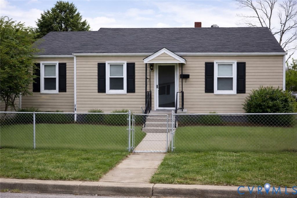 129 Seaboard Street, Petersburg, VA 23803 Main Photo