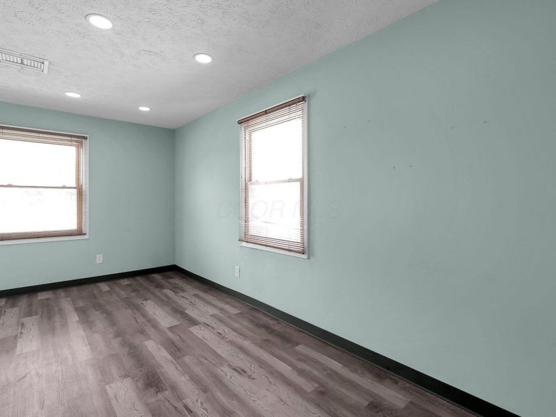 37 E Wilson Bridge Road, Worthington, OH 43085 Photo 10