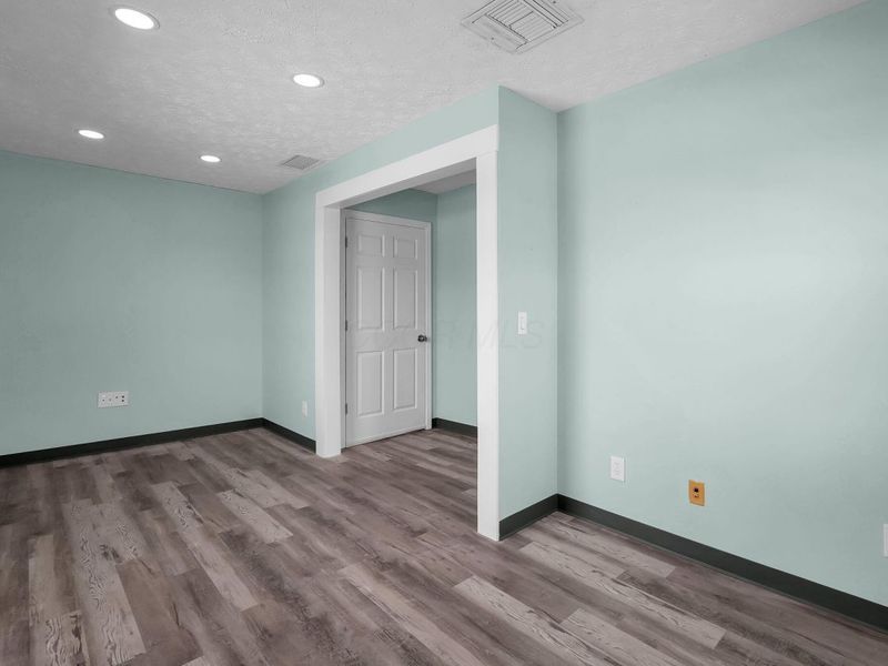 37 E Wilson Bridge Road, Worthington, OH 43085 Photo 11