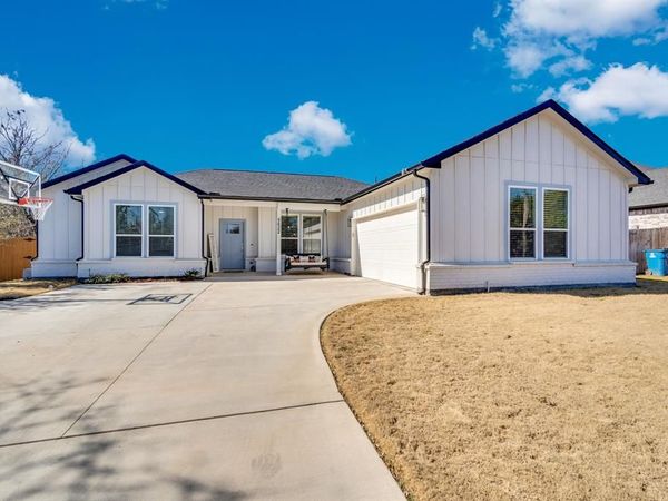 5622 Mesa Loop, Granbury, TX 76048