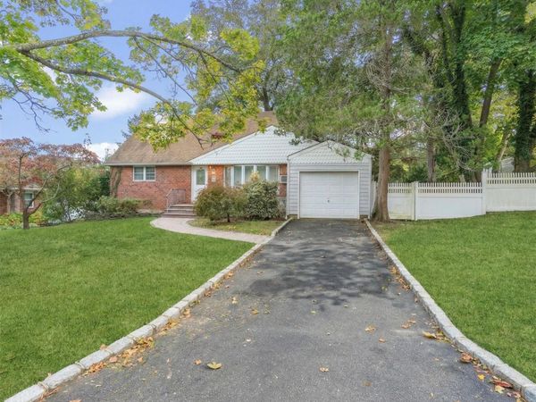 16 Blackman Street, Smithtown, NY 11787