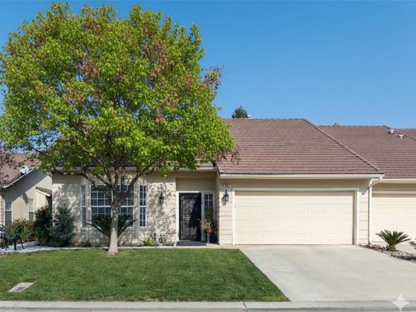337 Village Drive, Dinuba, CA 93618