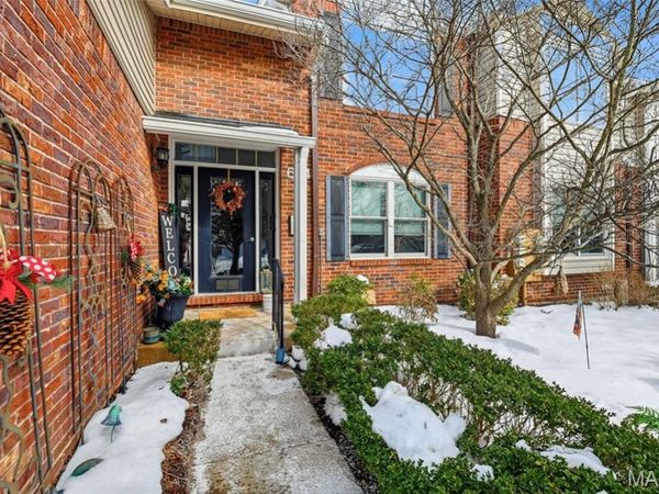 604 Pine Ridge Trails Court, Unit 202, Ballwin, MO 63021