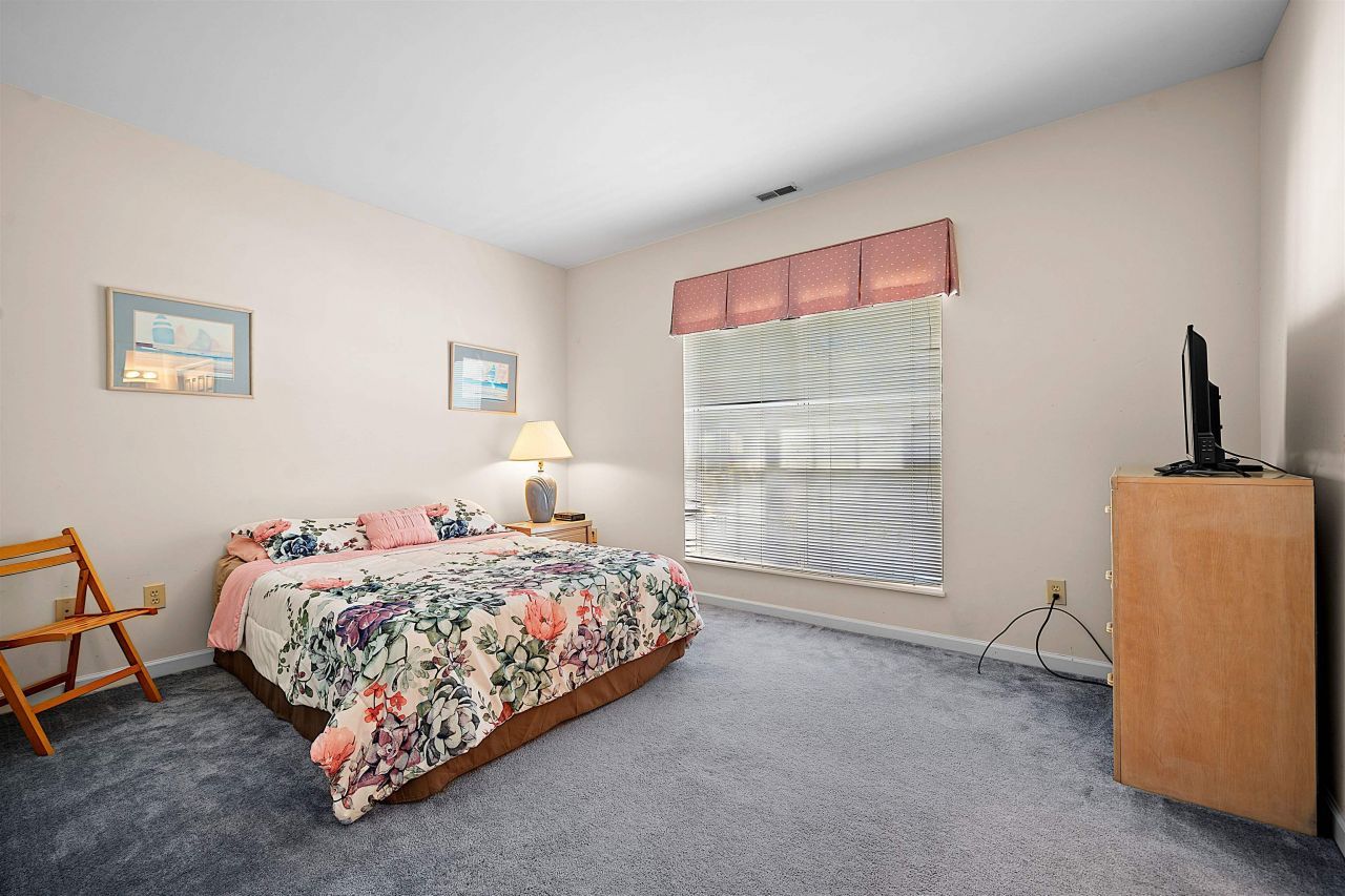 105 Pipers Ln.  Photo 13