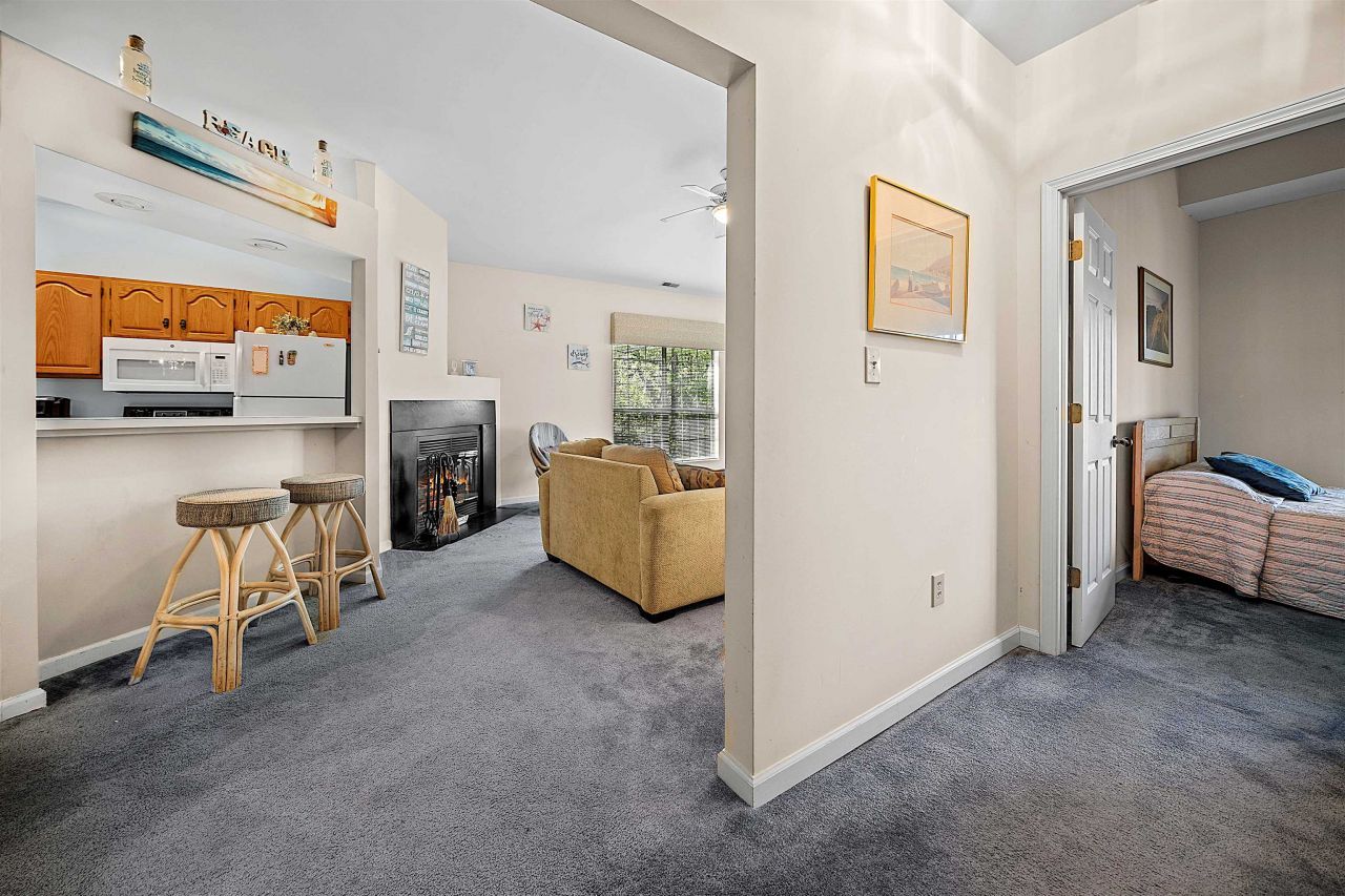 105 Pipers Ln.  Photo 4