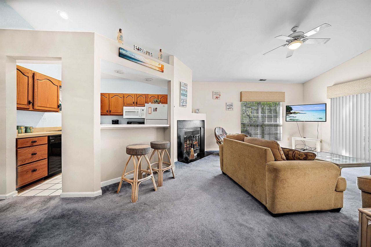 105 Pipers Ln.  Photo 7