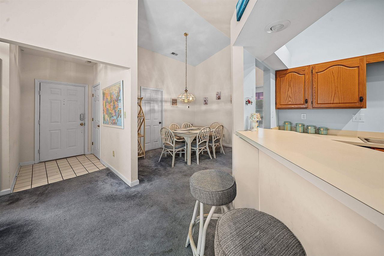 105 Pipers Ln.  Photo 8