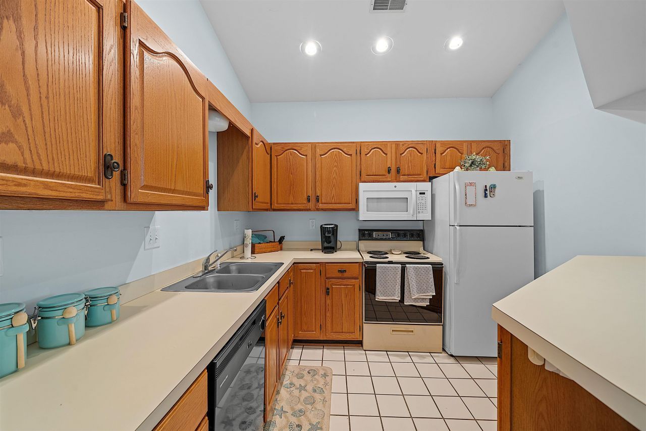 105 Pipers Ln.  Photo 9