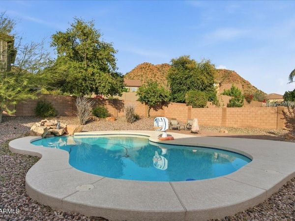 2414 W FLORENTINE Road, Phoenix, AZ 85086