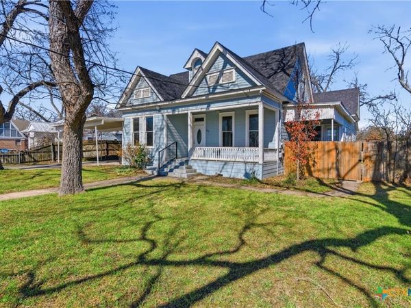 222 E Cedar Street , Seguin, TX 78155