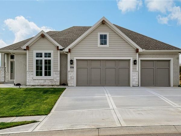 9188 N Chestnut Avenue, Kansas City, MO 64156