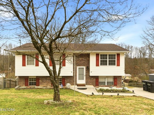 610 Red Bud Lane, Oliver Springs, TN 37840
