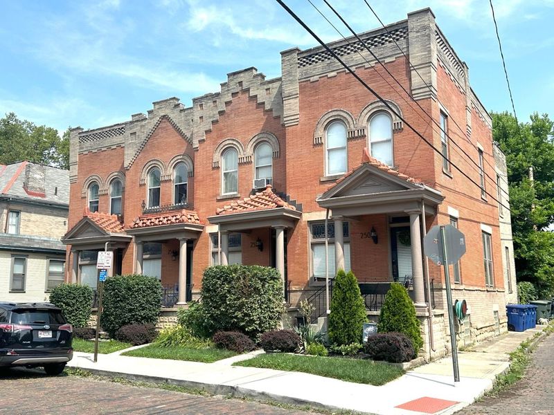 252 W Hubbard Avenue, Columbus, OH 43215 Photo 2