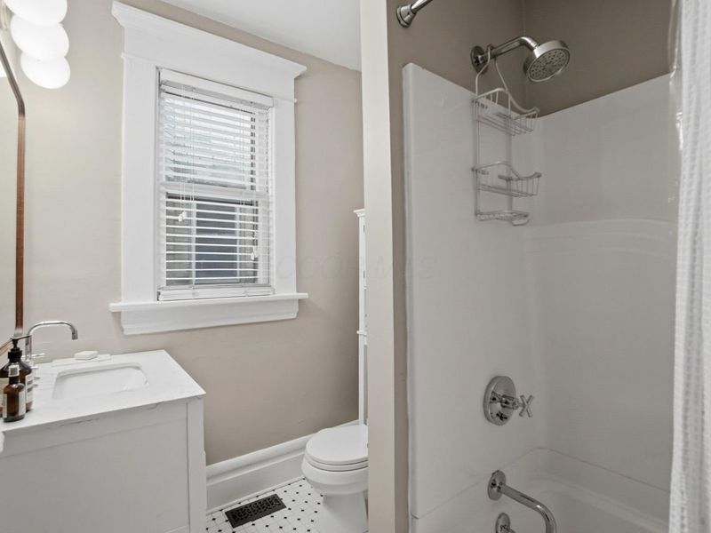 252 W Hubbard Avenue, Columbus, OH 43215 Photo 24