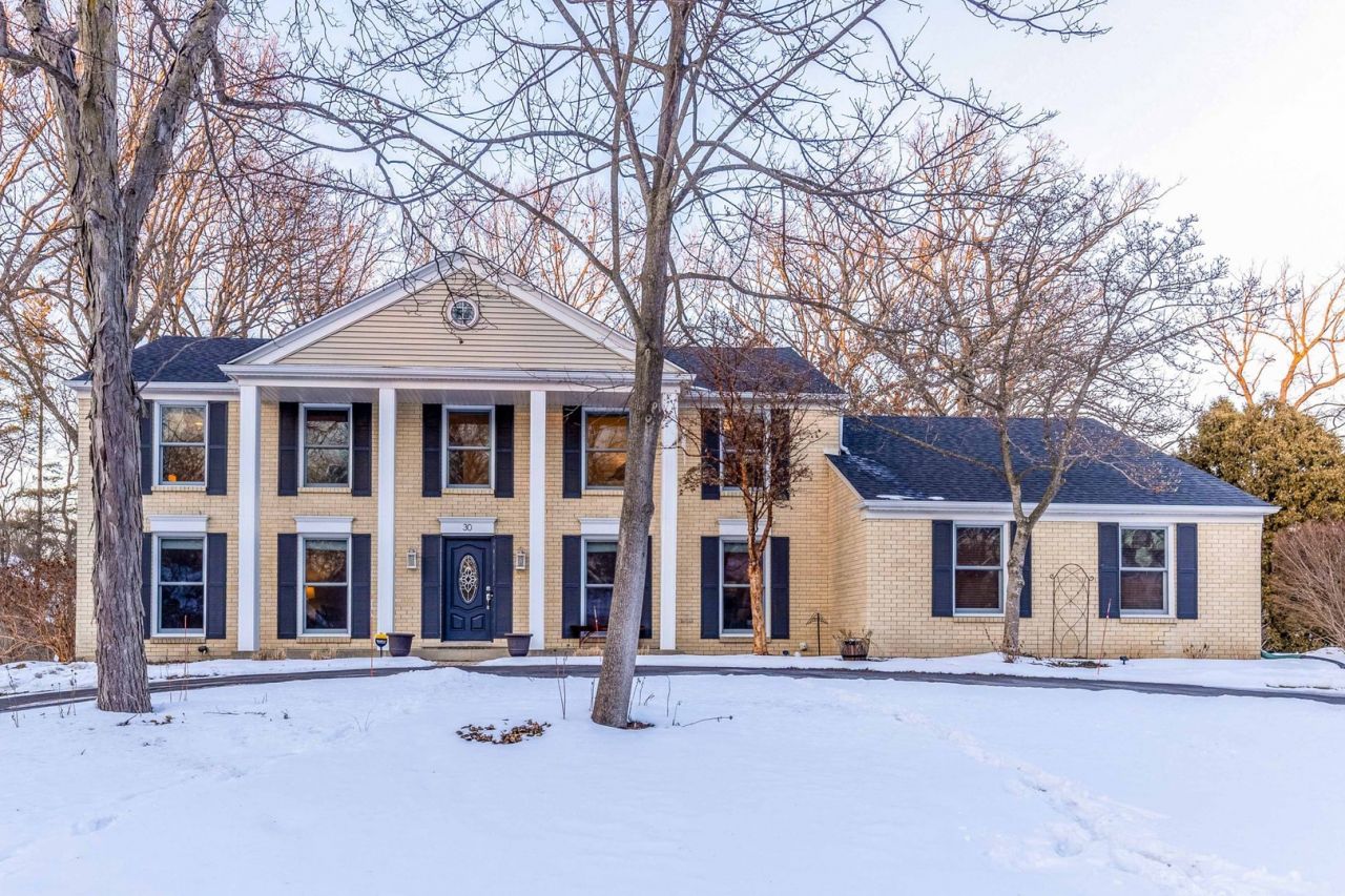 30 Regent Lane, Lincolnshire, IL 60069