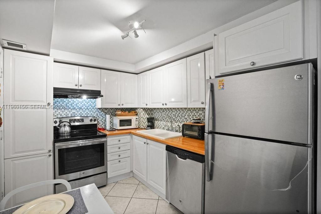 5005 Collins Ave , Unit 504, Miami Beach, FL 33140 Photo