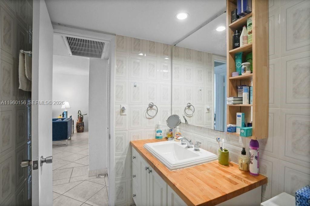 5005 Collins Ave, Unit 504, Miami Beach, FL 33140 Photo