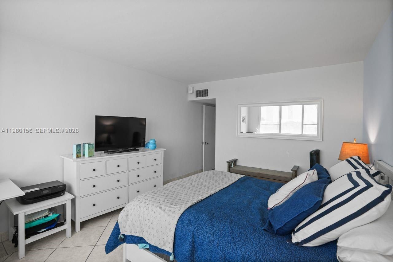 5005 Collins Ave , Unit 504, Miami Beach, FL 33140 Photo