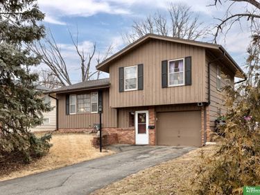 9056 Meadow Drive, Omaha, NE 68114