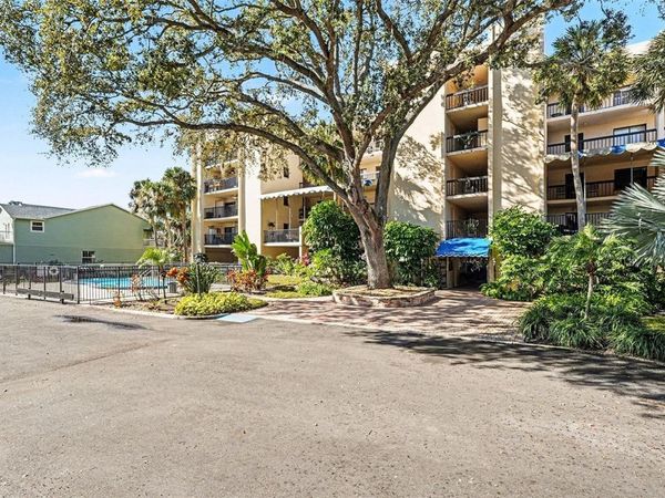 303 TARPON POINT, TARPON SPRINGS, FL 34689