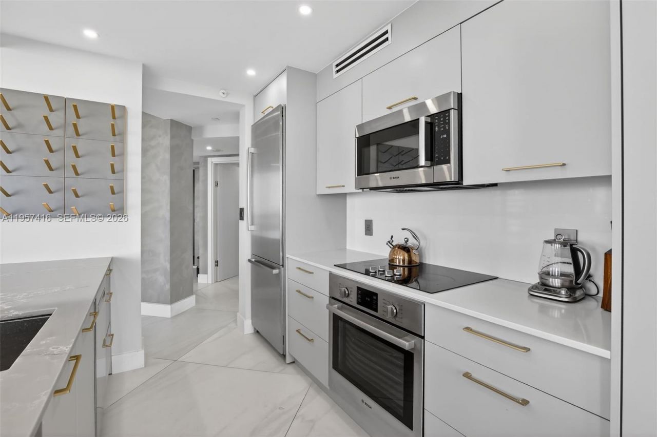 1000 W Island Blvd, Unit 1009, Aventura, FL 33160 Photo