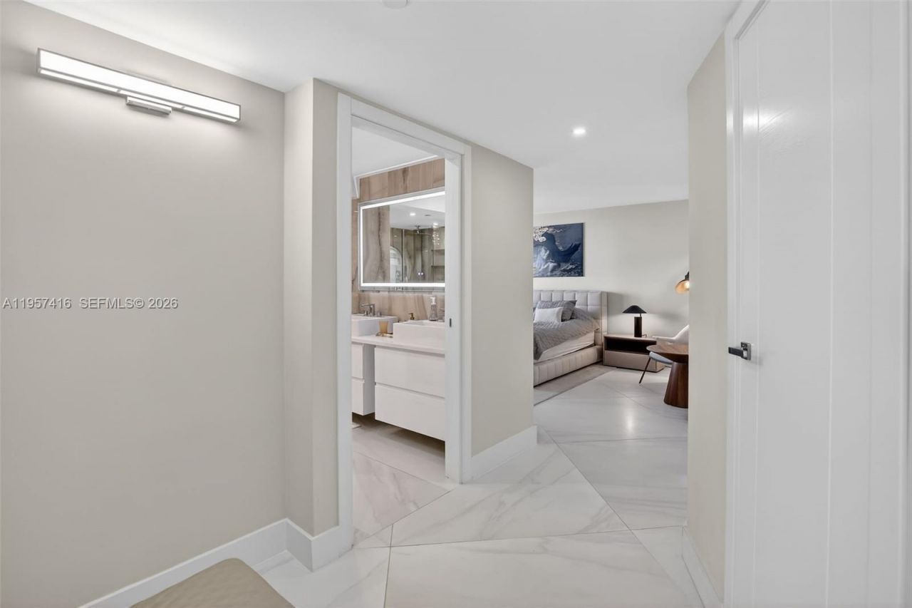 1000 W Island Blvd, Unit 1009, Aventura, FL 33160 Photo