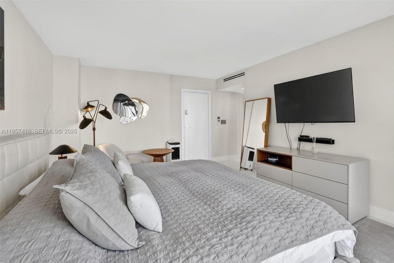 1000 W Island Blvd, Unit 1009, Aventura, FL 33160 Photo