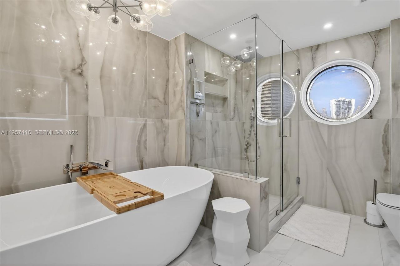 1000 W Island Blvd, Unit 1009, Aventura, FL 33160 Photo