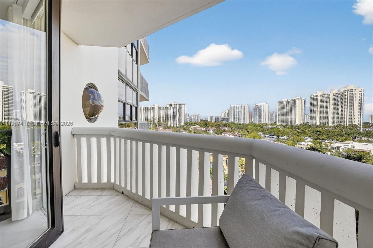 1000 W Island Blvd, Unit 1009, Aventura, FL 33160 Photo