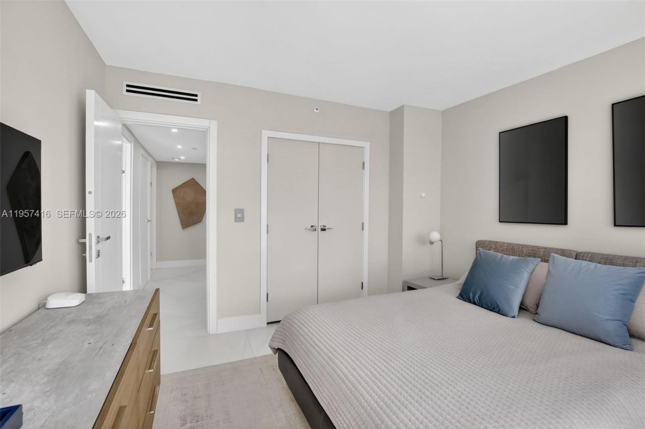 1000 W Island Blvd, Unit 1009, Aventura, FL 33160 Photo