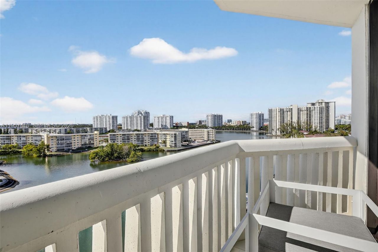 1000 W Island Blvd, Unit 1009, Aventura, FL 33160 Photo