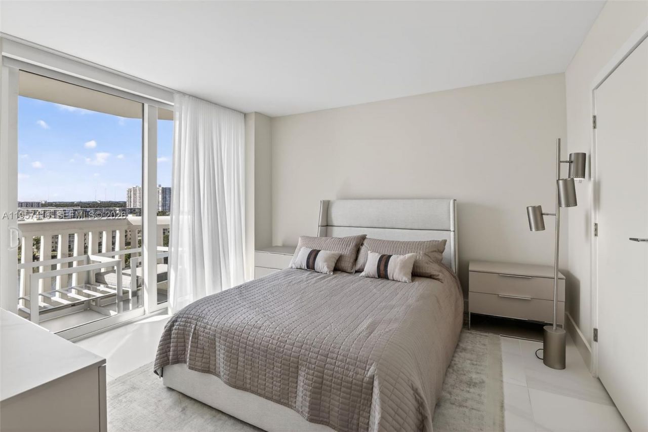 1000 W Island Blvd, Unit 1009, Aventura, FL 33160 Photo