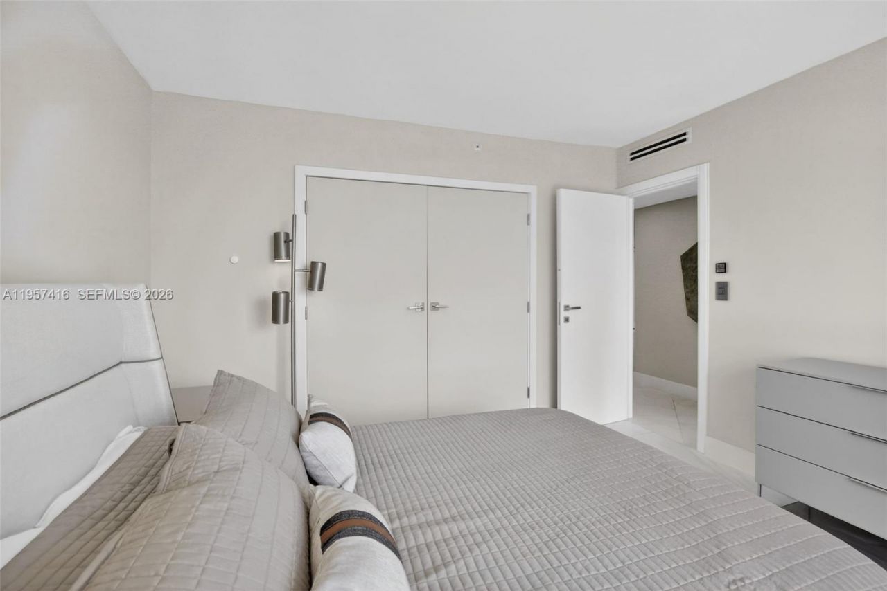 1000 W Island Blvd, Unit 1009, Aventura, FL 33160 Photo