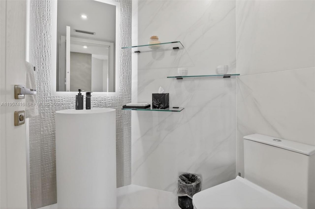 1000 W Island Blvd, Unit 1009, Aventura, FL 33160 Photo