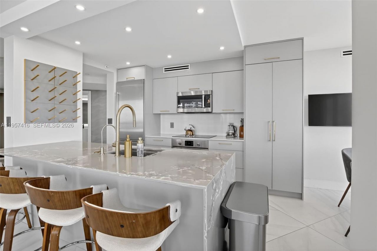 1000 W Island Blvd, Unit 1009, Aventura, FL 33160 Photo